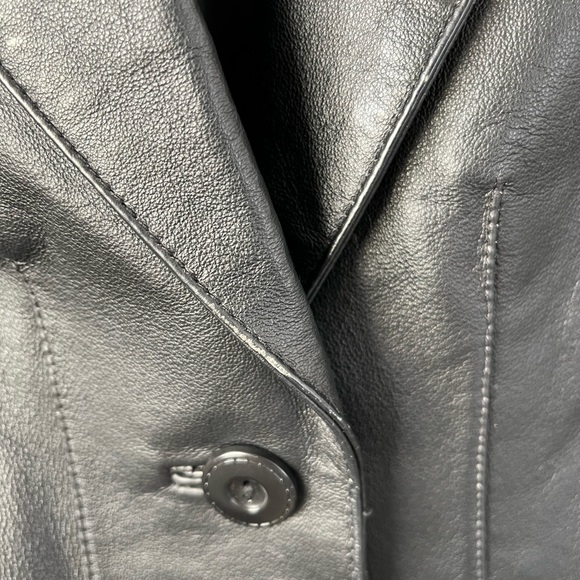 Women’s leather jacket by East 5th 3 button size petite medium - Picture 11 of 12